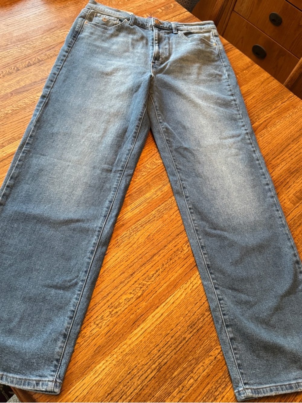 Gloria Vanderbilt Amanda Relaxed Straight Jeans – Size 10 – Blue